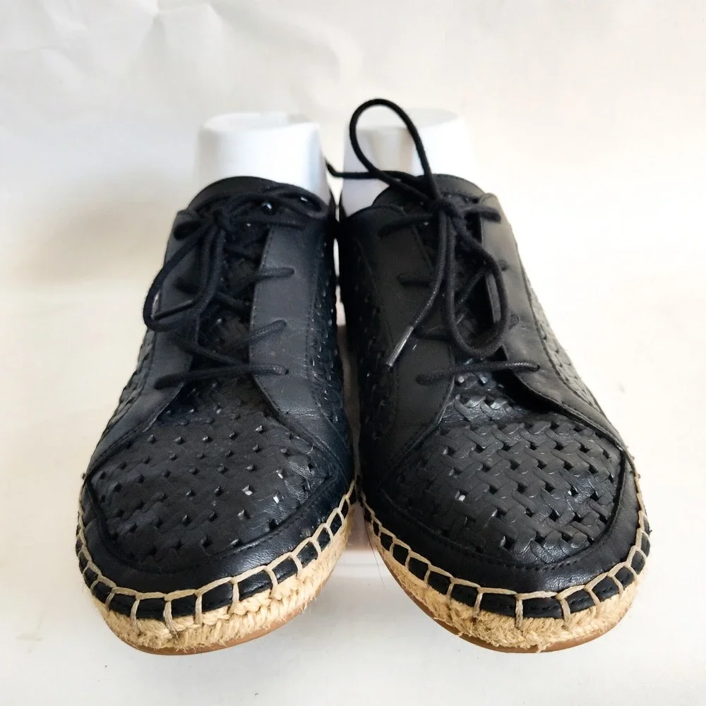 Vince Camuto Espadrilles Flats 7.5 Black Perforated Leather Laser‎ Cut Lace Up